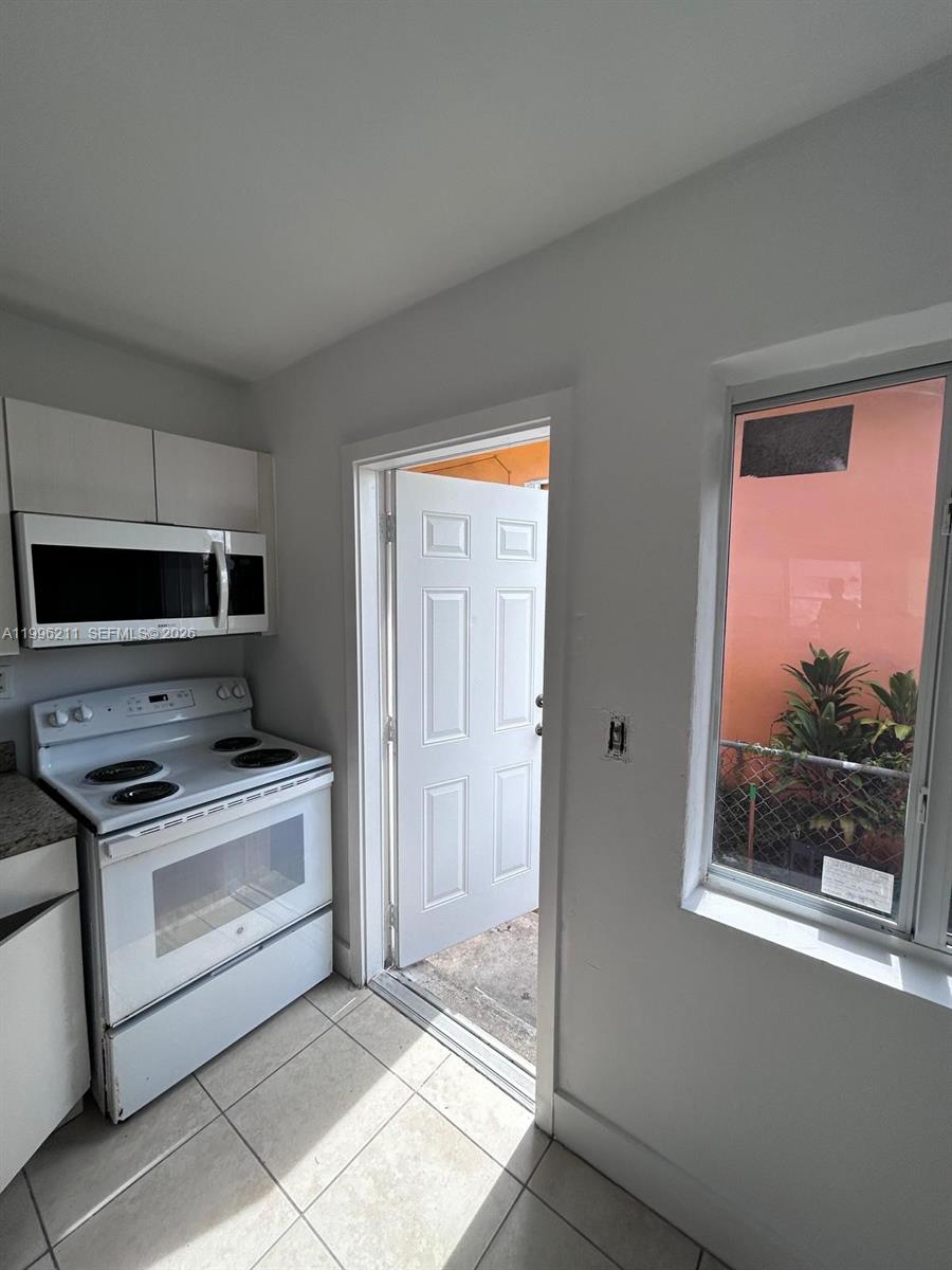 1128 Nw 76th St Property Photo 8