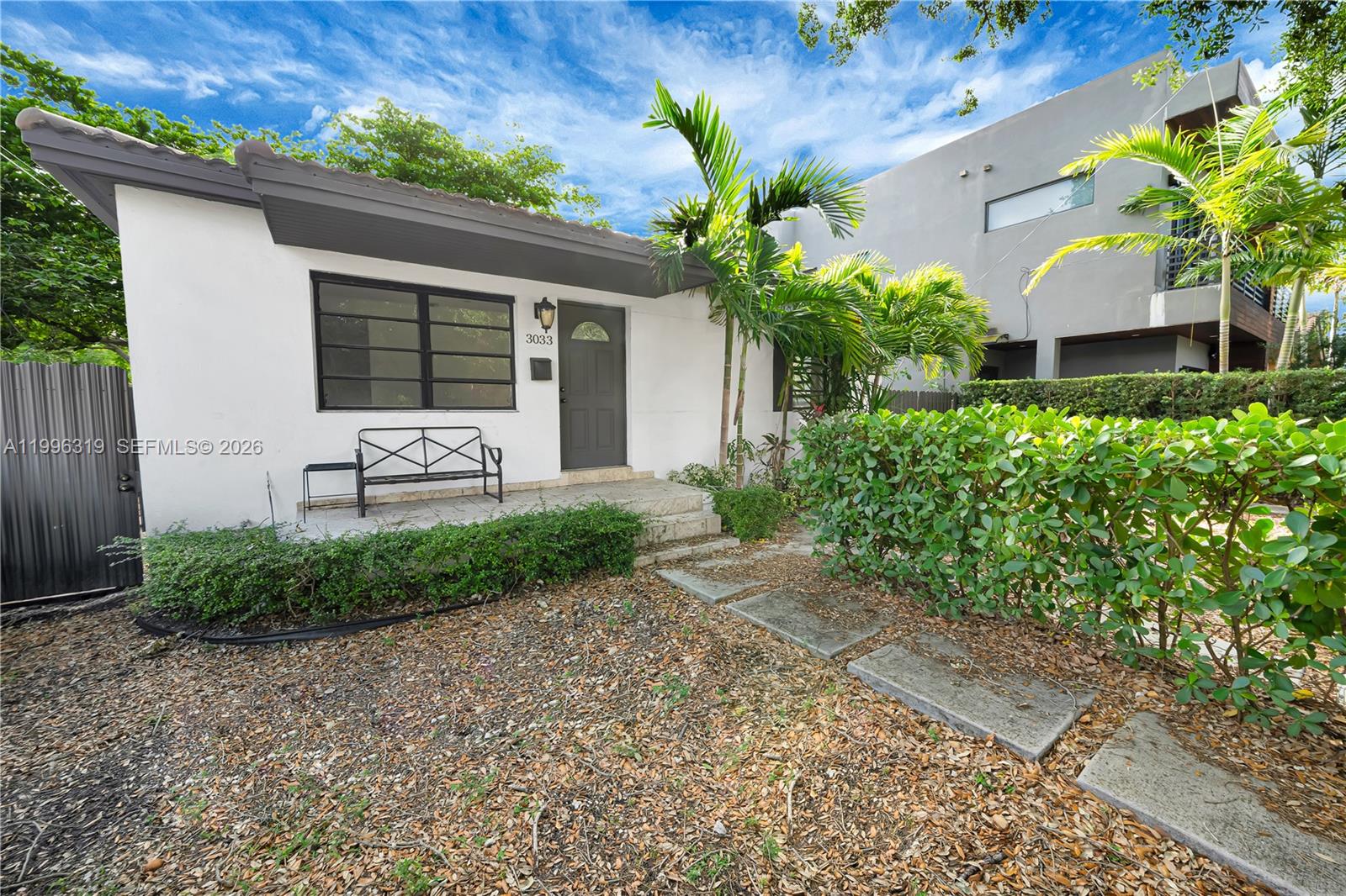 3033 Hibiscus St Property Photo 4