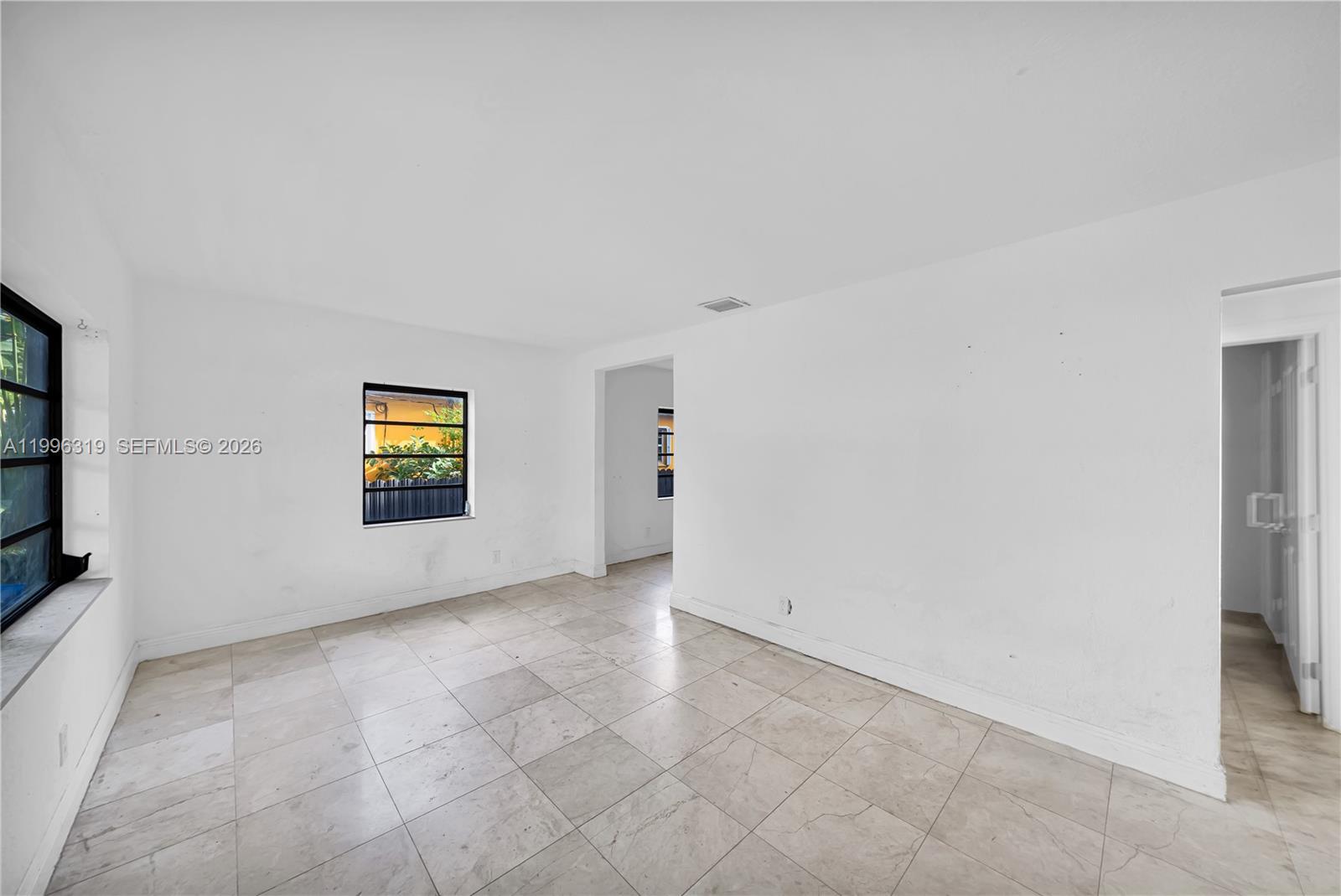 3033 Hibiscus St Property Photo 8