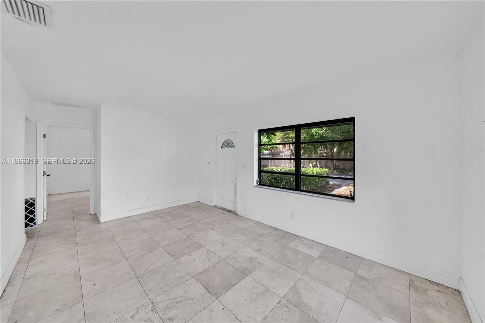 3033 Hibiscus St Property Photo 9