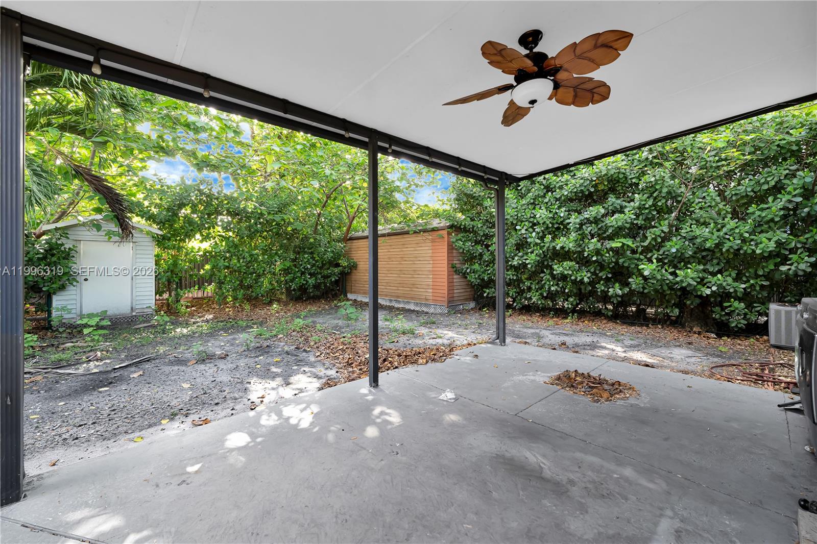 3033 Hibiscus St Property Photo 16