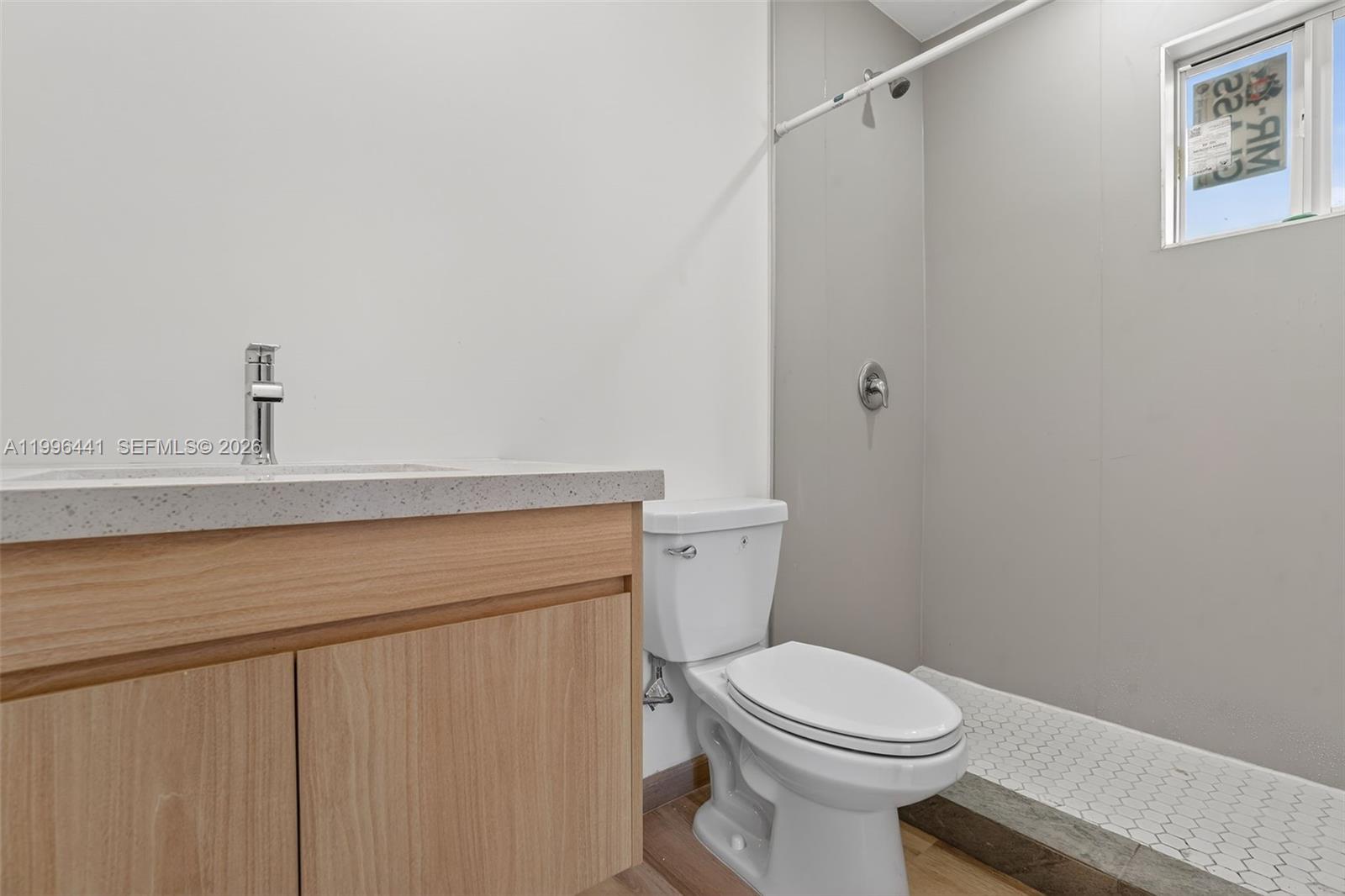 1515 N Redland Rd 1 Property Photo 4