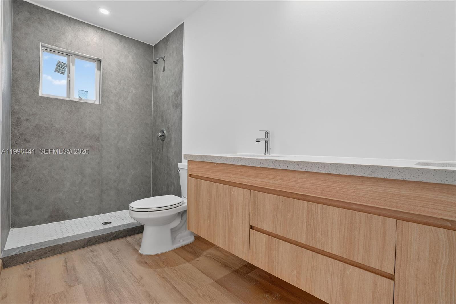1515 N Redland Rd 1 Property Photo 6