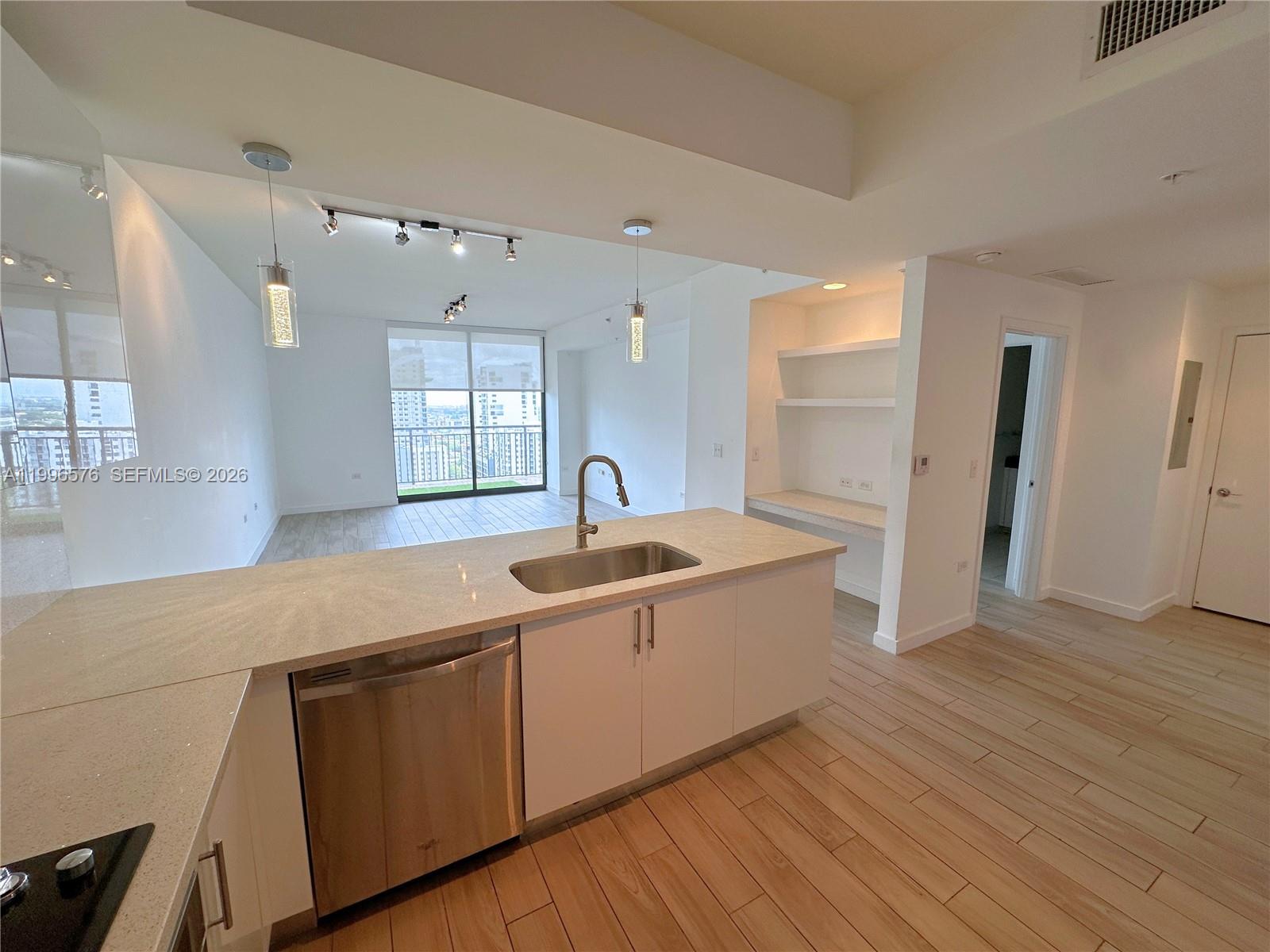 999 Sw 1st Ave 2109 Property Photo 2