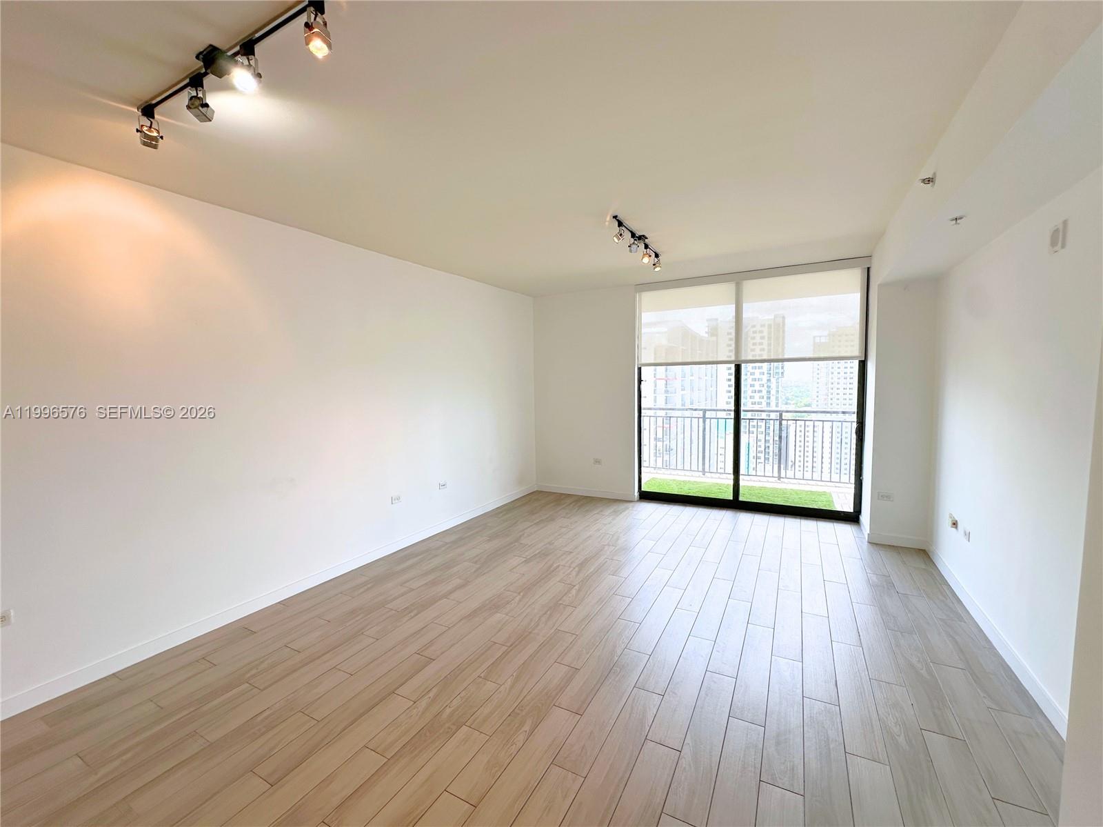 999 Sw 1st Ave 2109 Property Photo 5