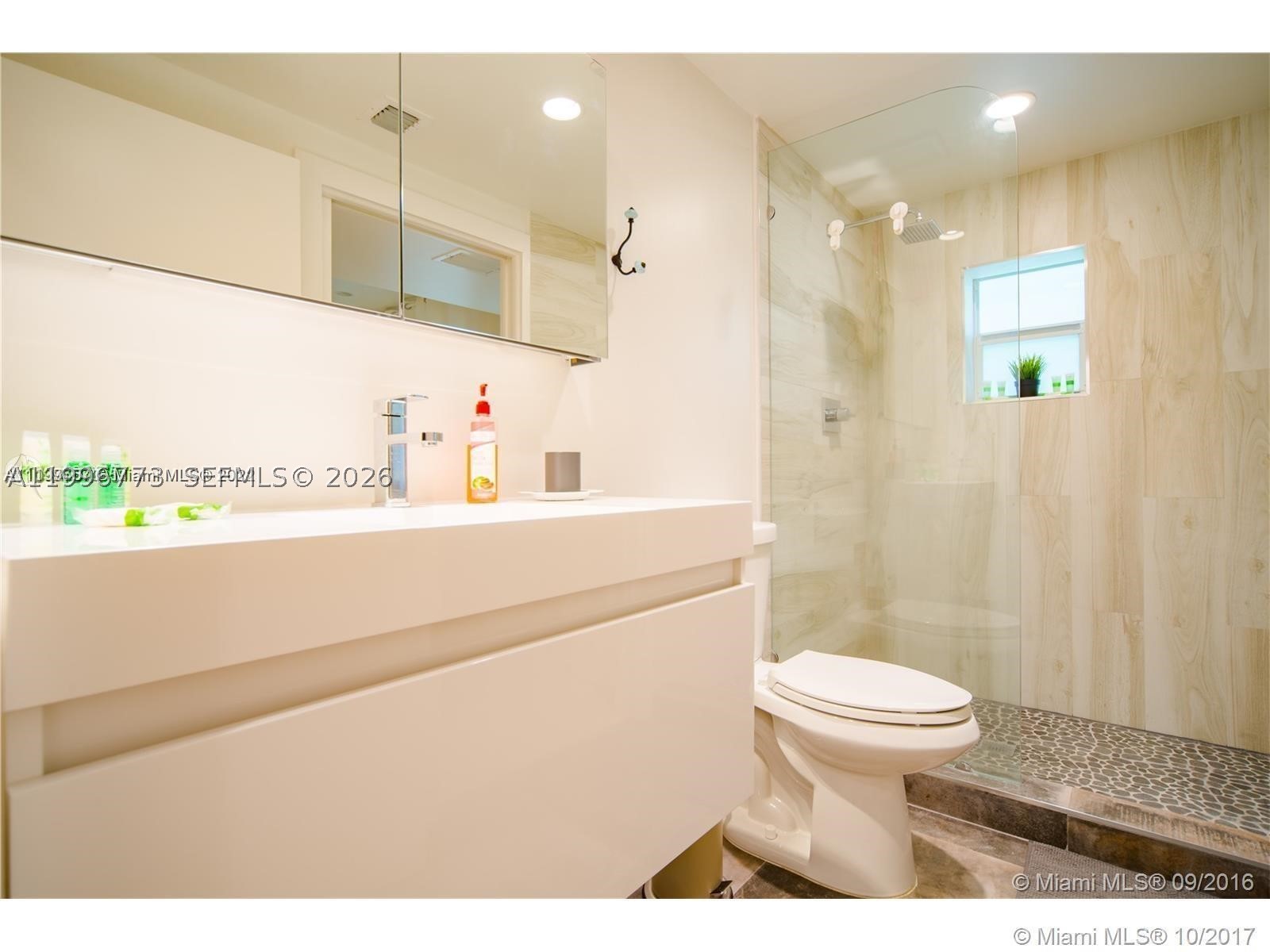 929 Michigan Ave 1 Property Photo 13