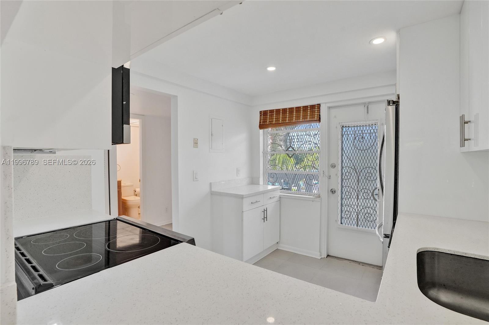 3181 S Ocean Dr 306 W Property Photo 10