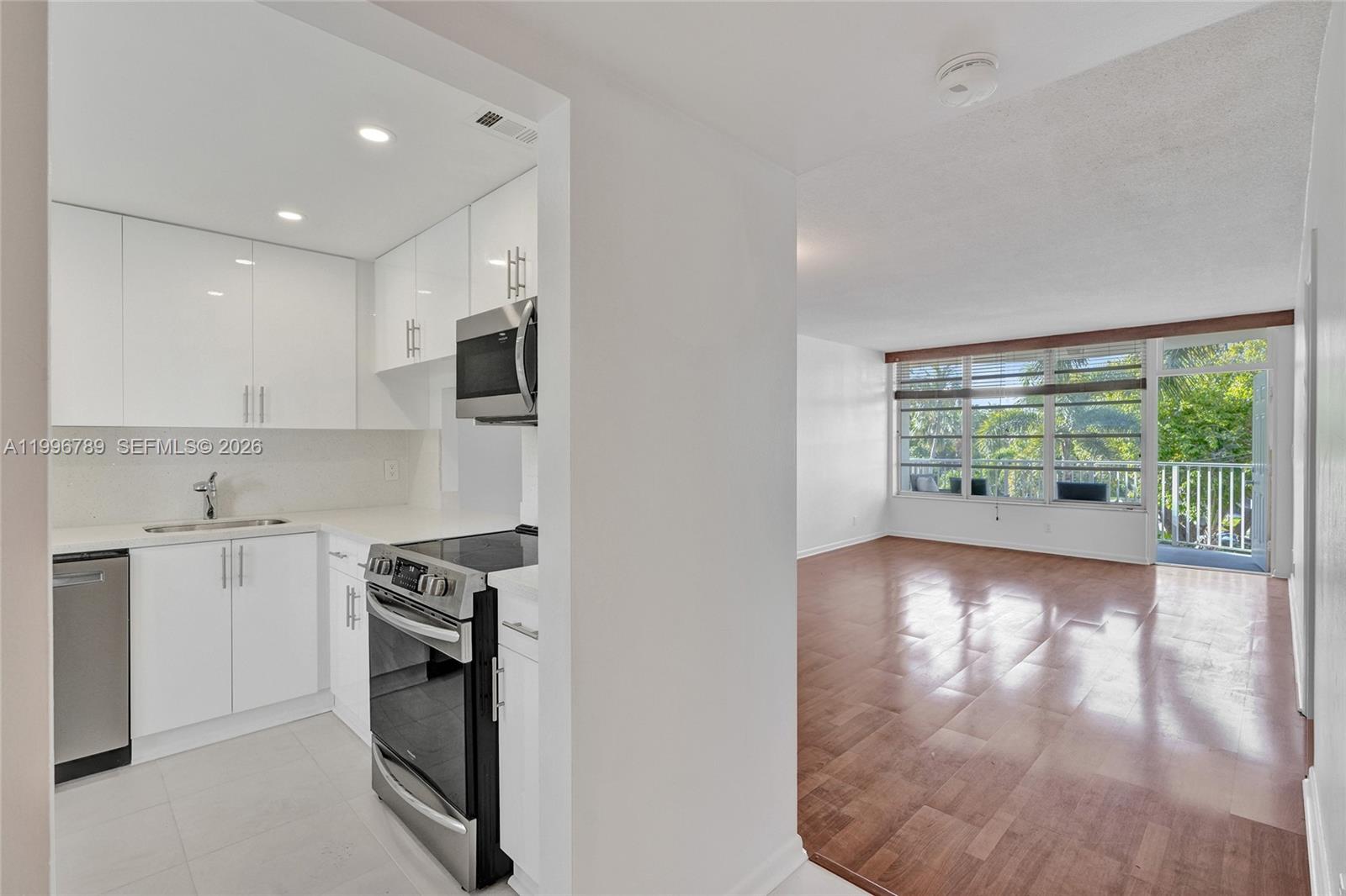 3181 S Ocean Dr 306 W Property Photo 11