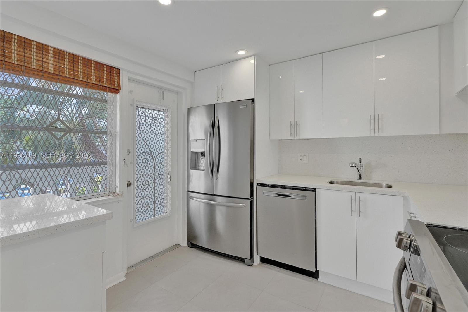 3181 S Ocean Dr 306 W Property Photo 12