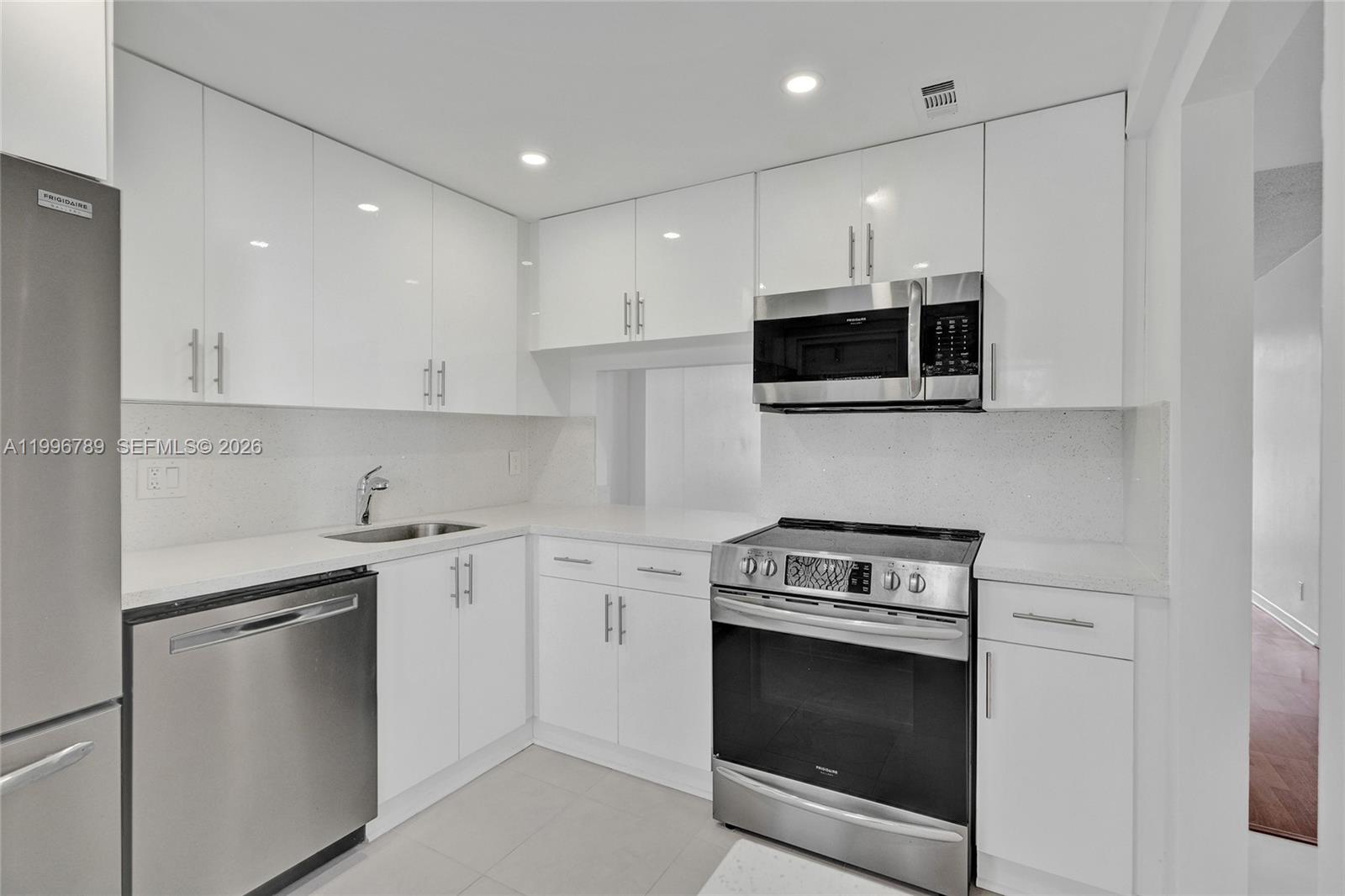 3181 S Ocean Dr 306 W Property Photo 13