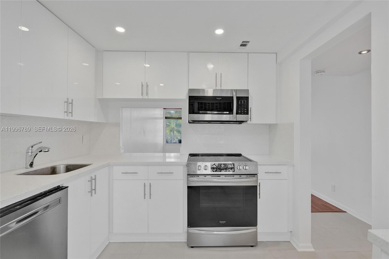3181 S Ocean Dr 306 W Property Photo 14