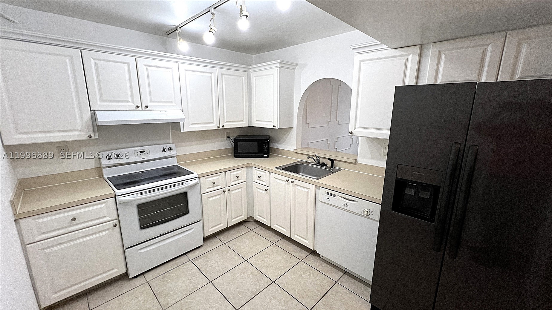 711 N Pine Island Rd 211 Property Photo 5