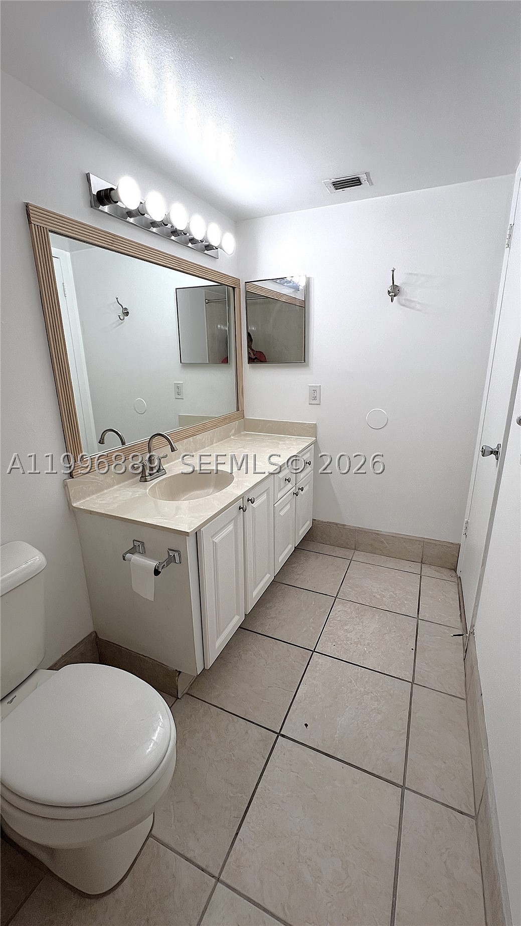 711 N Pine Island Rd 211 Property Photo 10