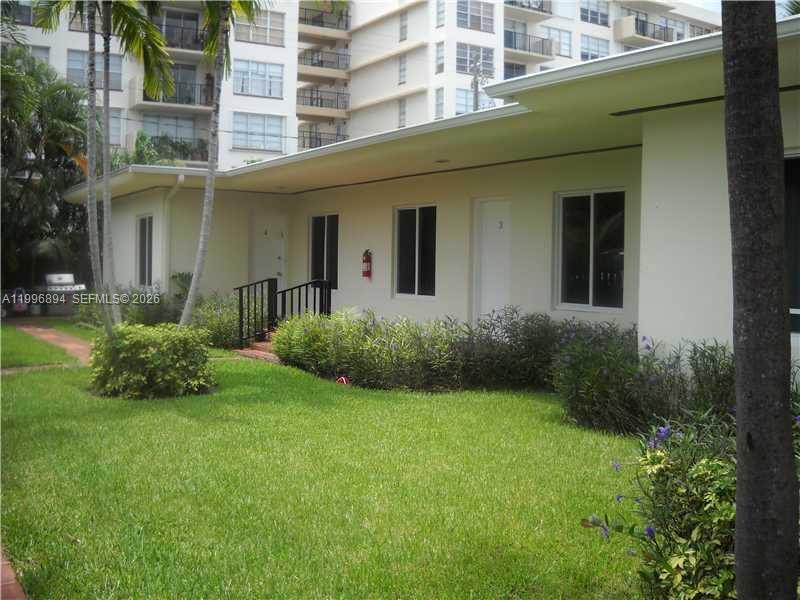 1040 92 ST 3 Property Photo 1