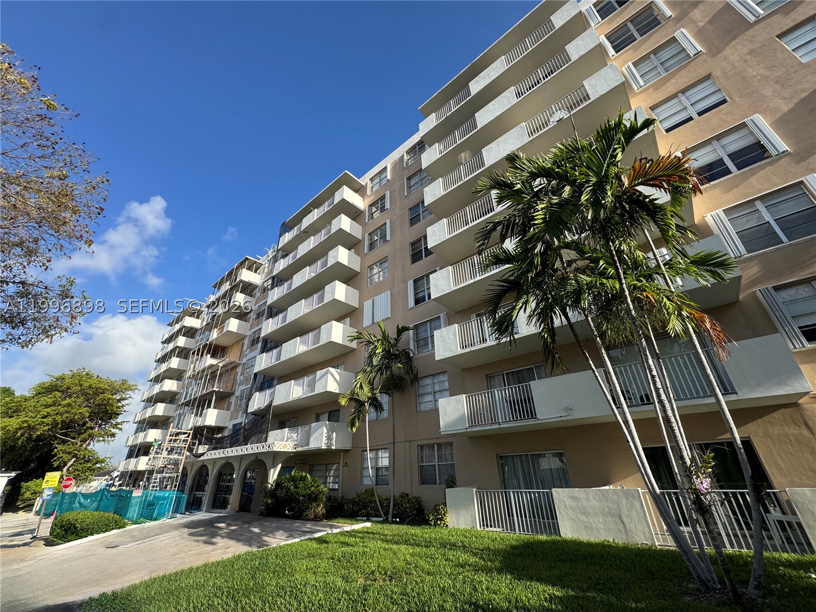 1455 N Treasure Dr 7B Property Photo 1