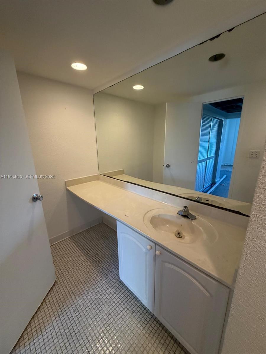 4001 S Ocean Dr 4h Property Photo 8
