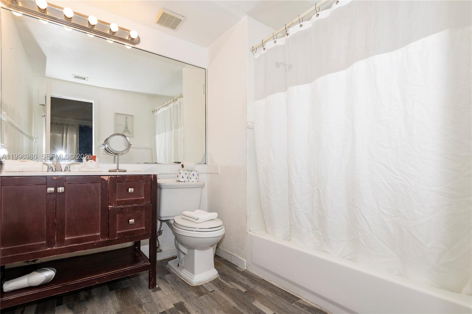 918 Ocean Dr 203 Property Photo 9
