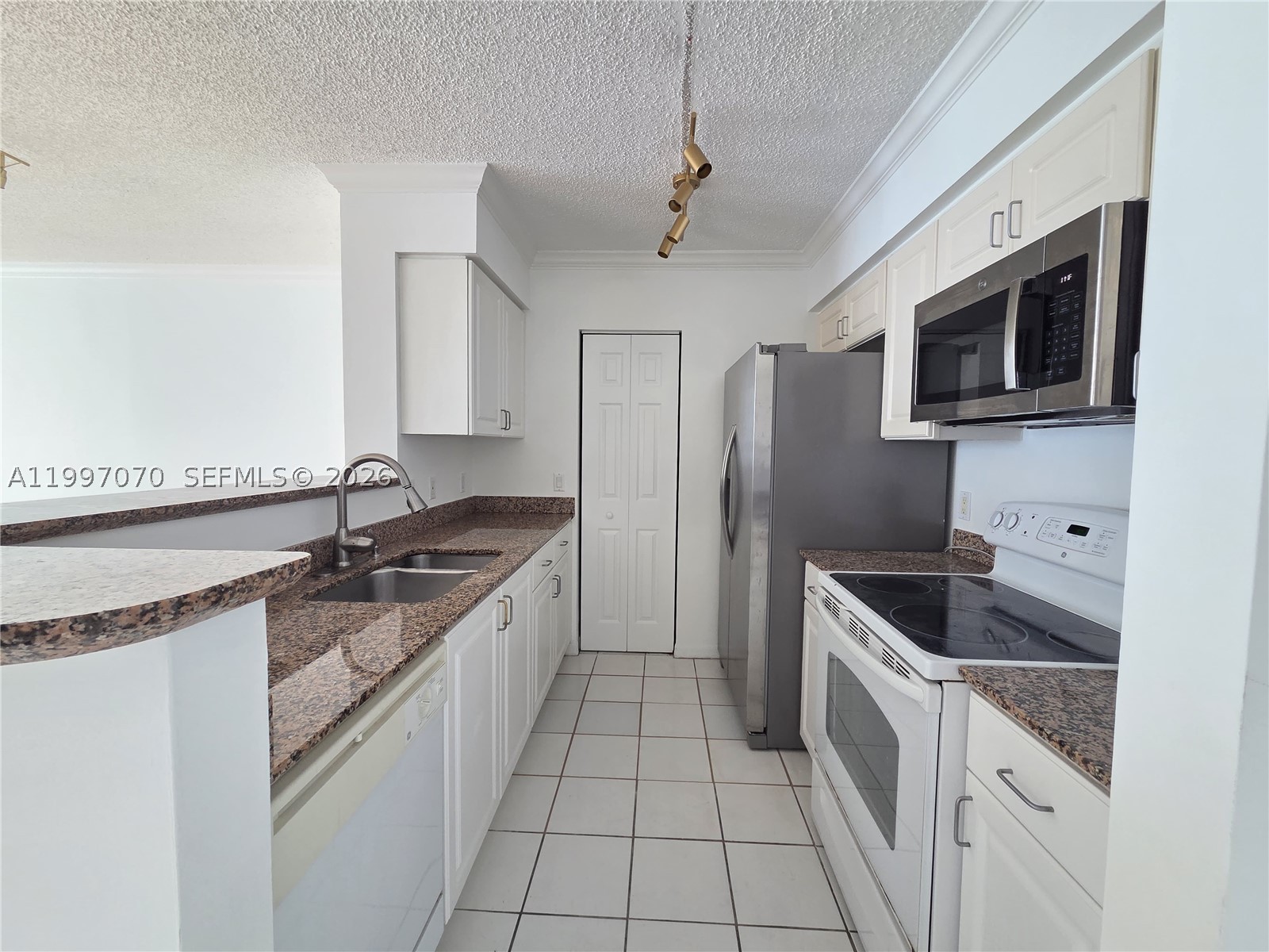 1155 Brickell Bay Dr 2006 Property Photo 11