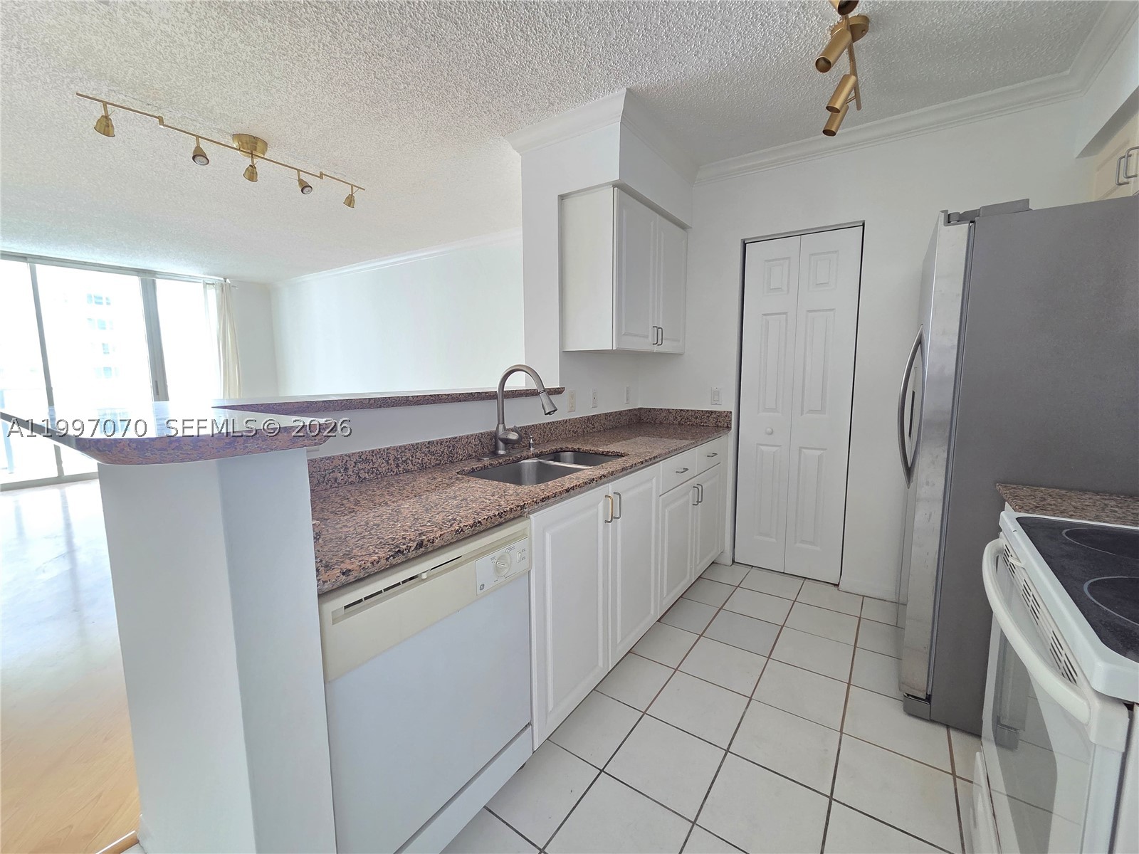 1155 Brickell Bay Dr 2006 Property Photo 13