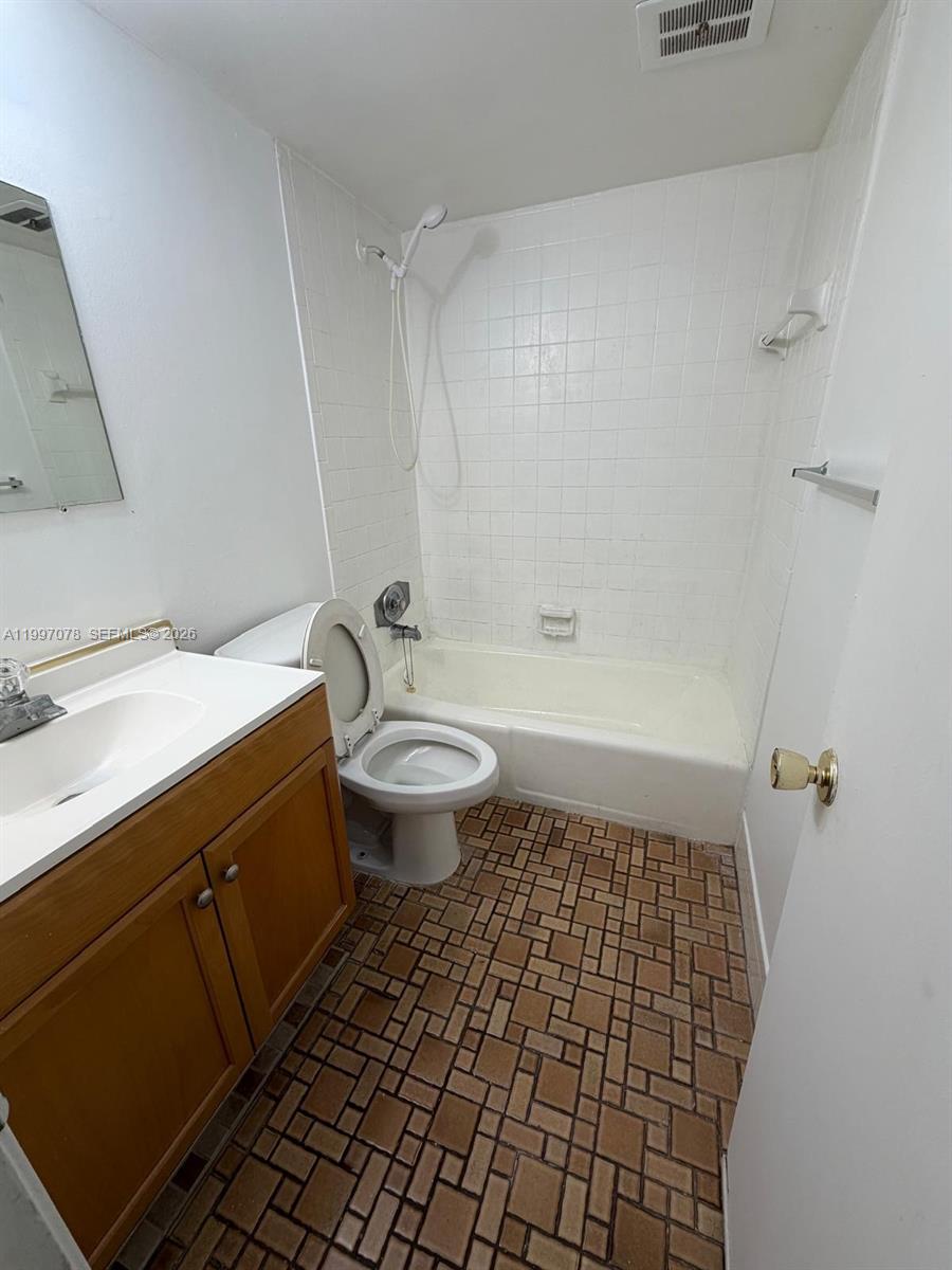 8704 Nw 35th St 208 Property Photo 11