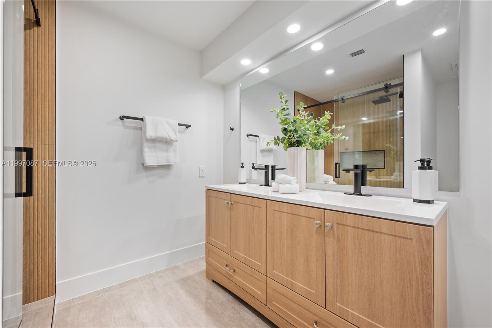1405 Lenox Ave Property Photo 14