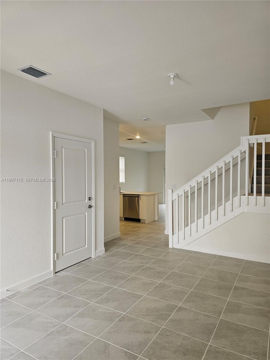 2739 Se 25th Ave . Property Photo 2