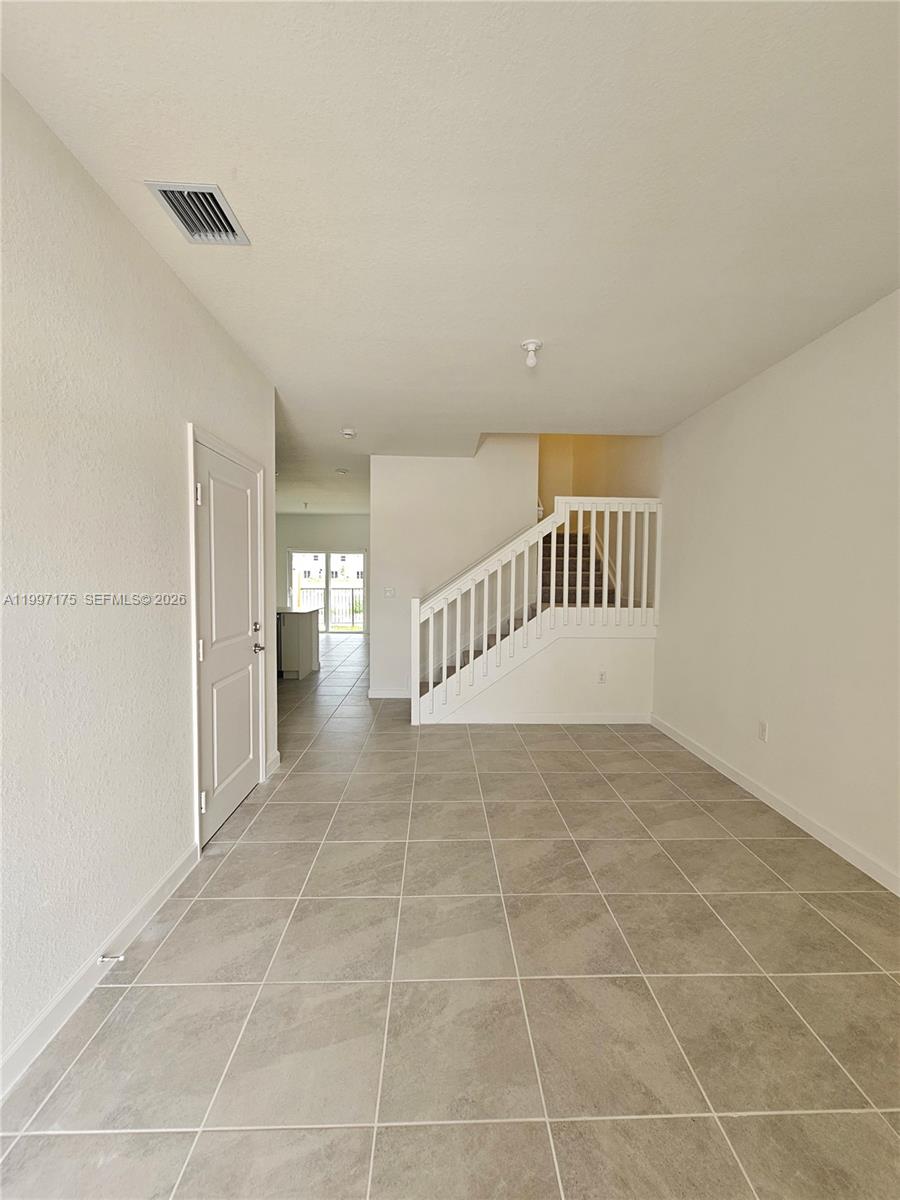 2739 Se 25th Ave . Property Photo 4