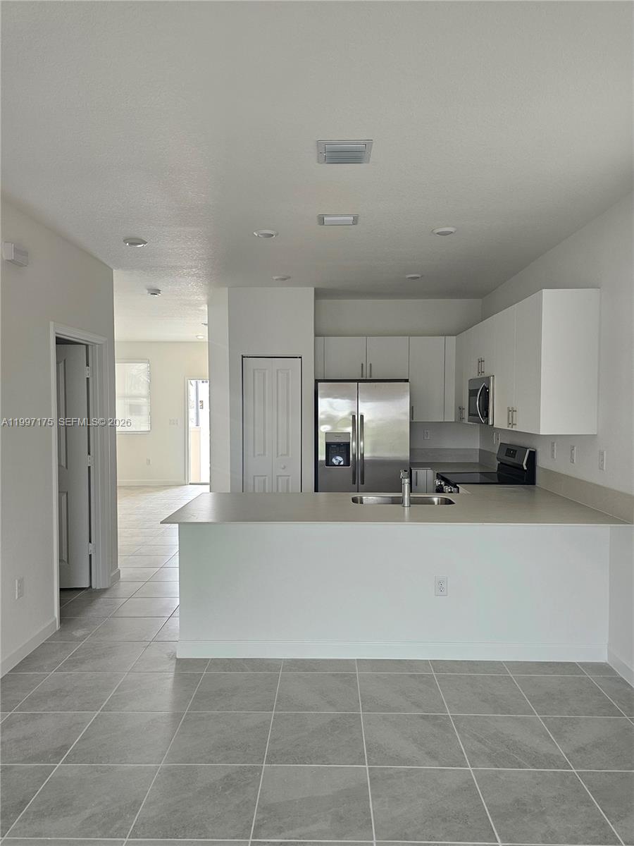 2739 Se 25th Ave . Property Photo 6