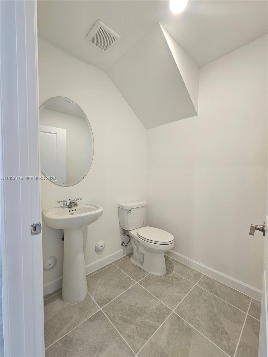 2739 Se 25th Ave . Property Photo 7
