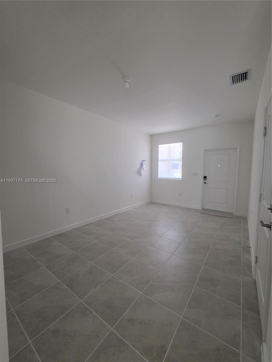 2739 Se 25th Ave . Property Photo 8