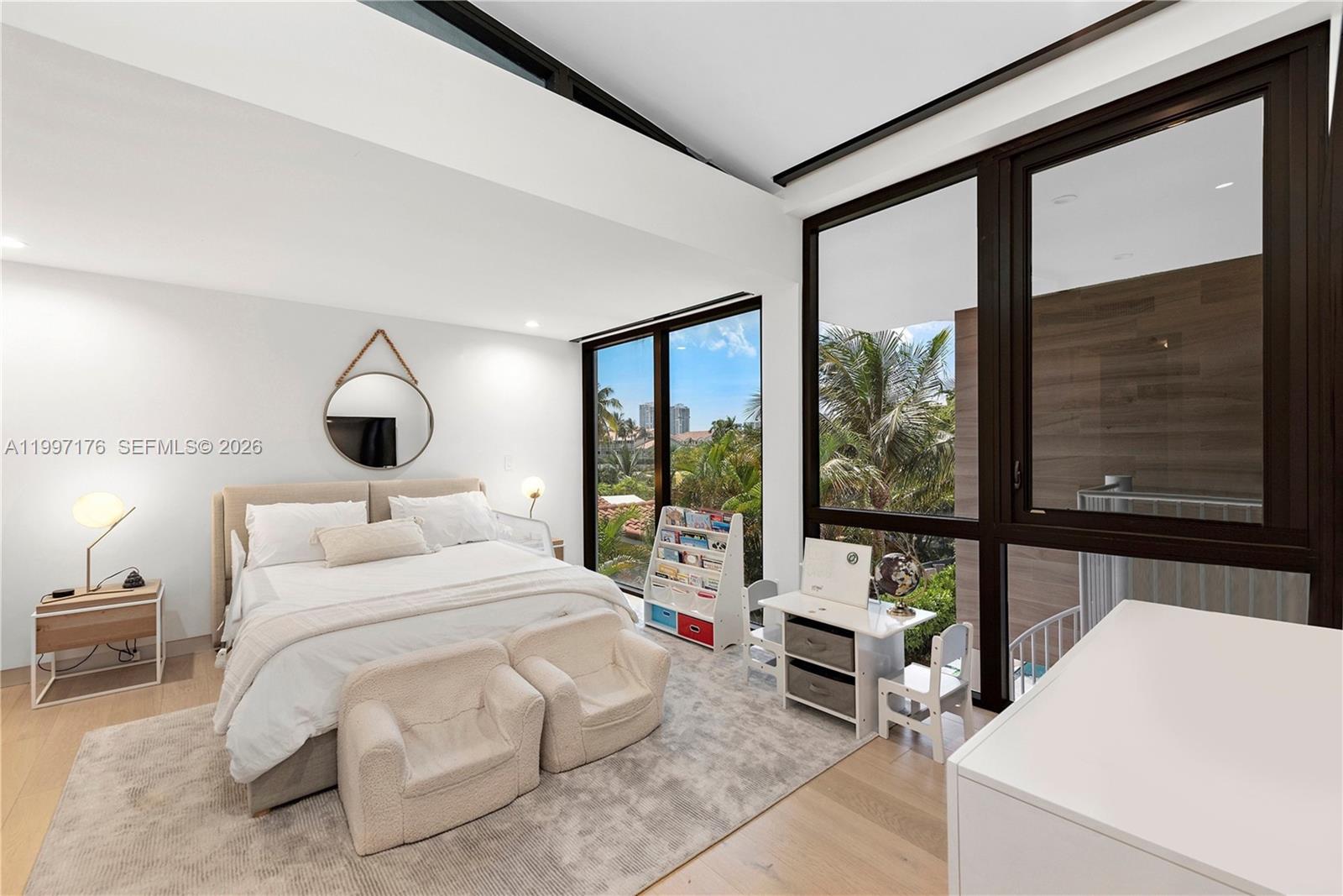 521 Holiday Dr Property Photo 32