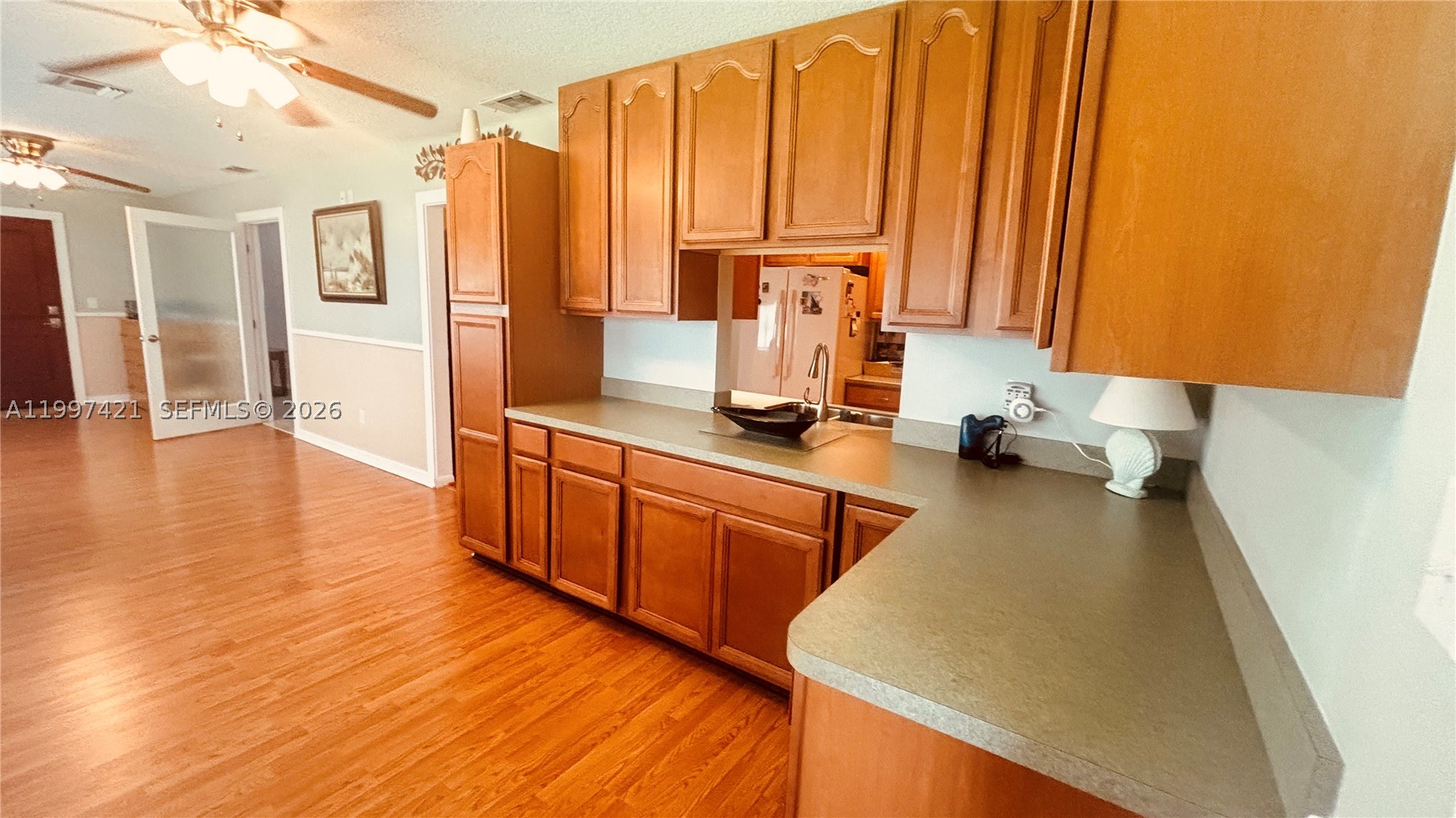 1920 Eucalyptus Ave Property Photo 17
