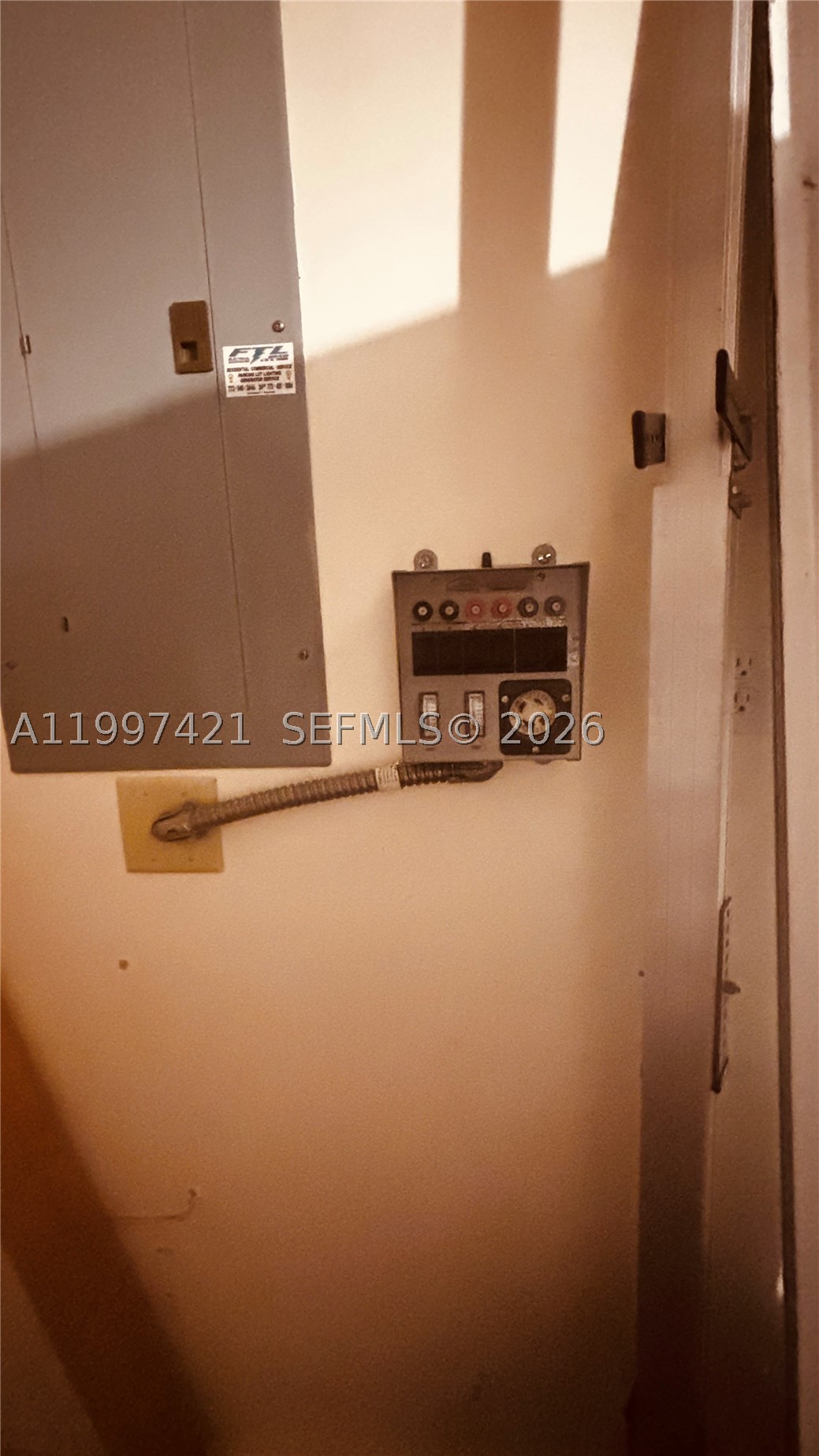 1920 Eucalyptus Ave Property Photo 26