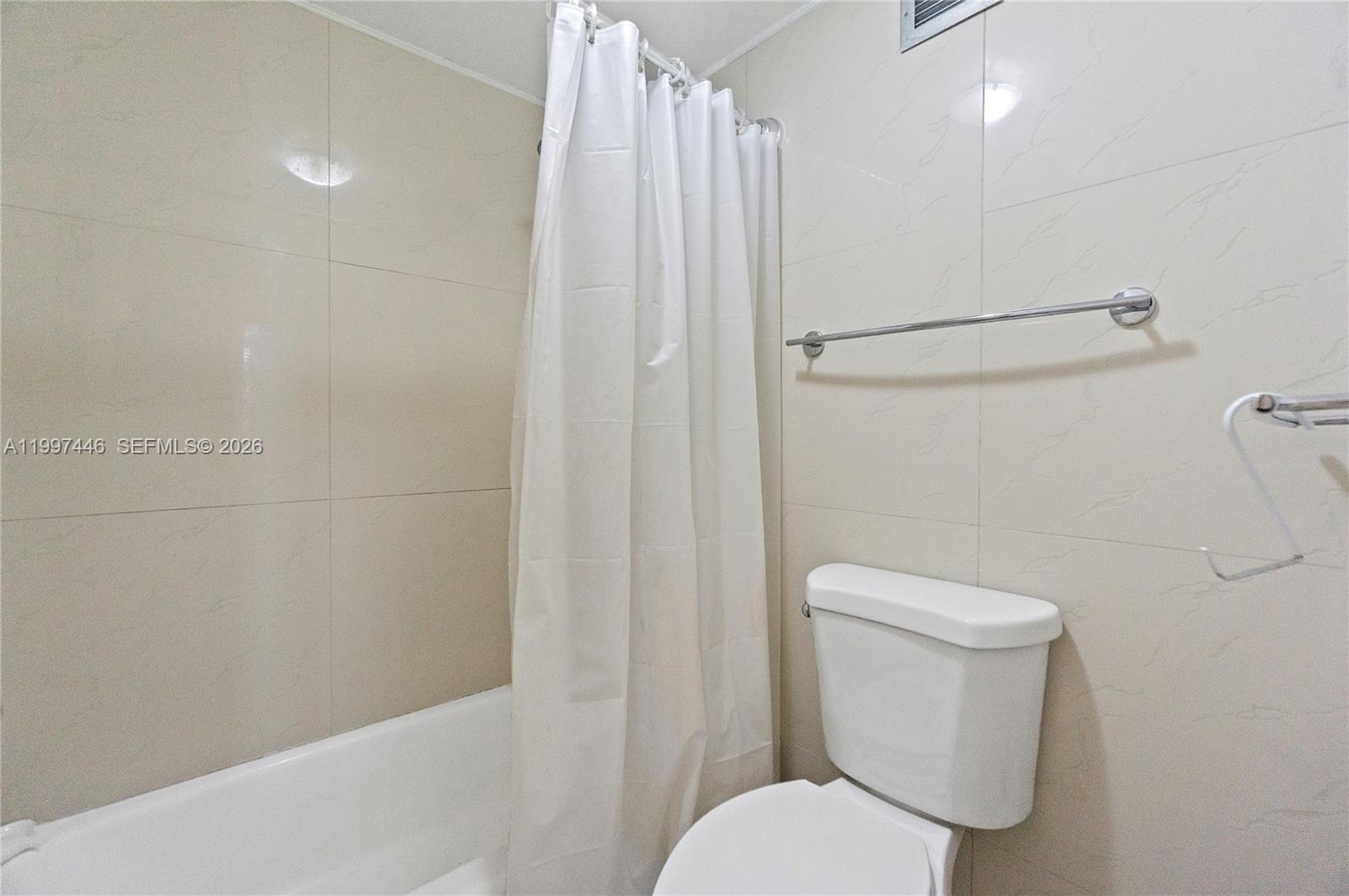 100 Lincoln Rd 638 Property Photo 12