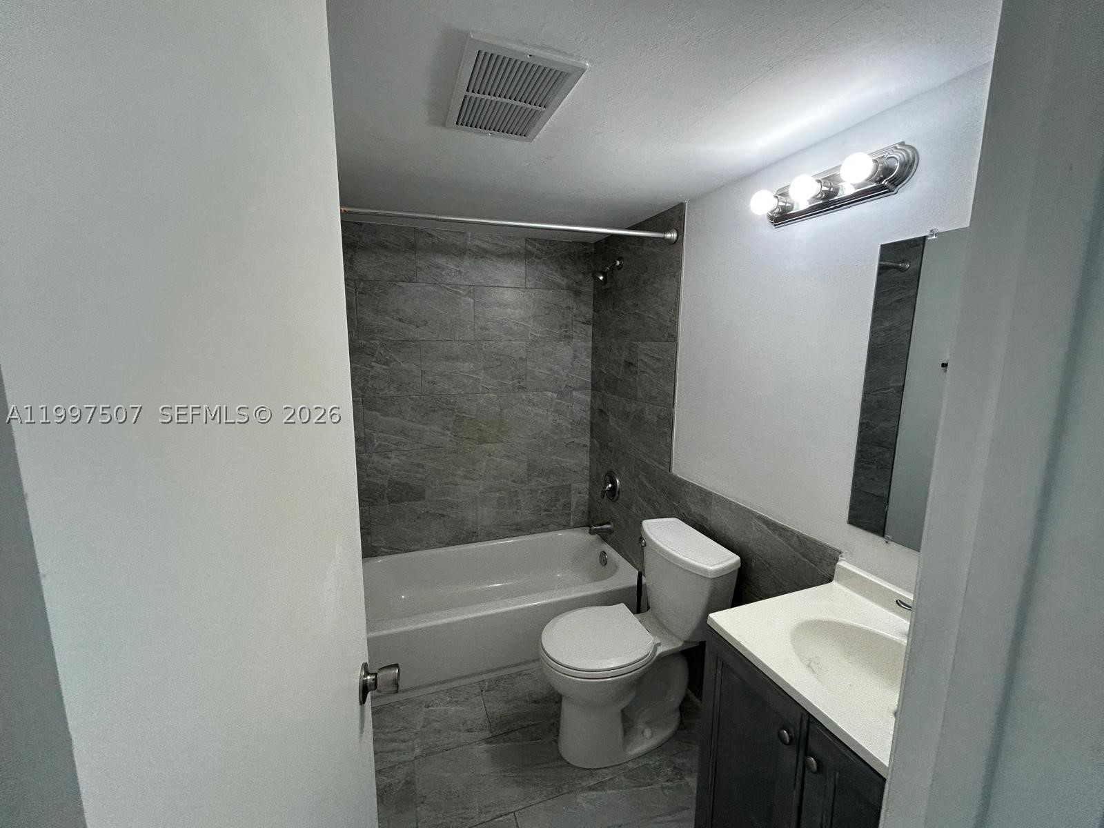 89 Berkshire D 89 Property Photo 10