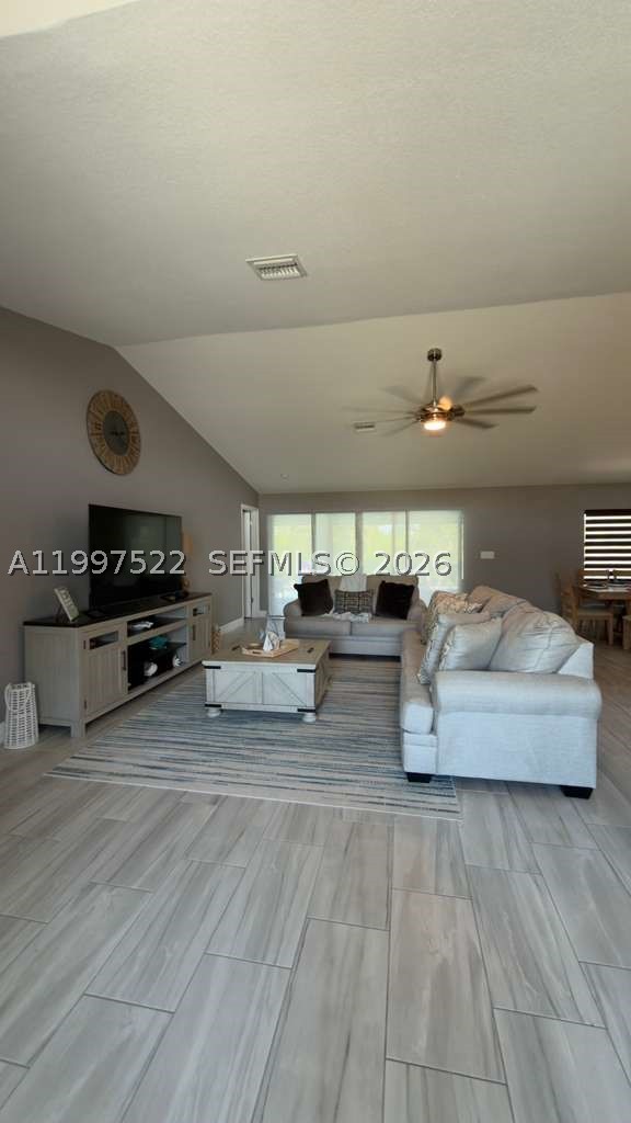 4407 Sw 16th Pl Property Photo 4