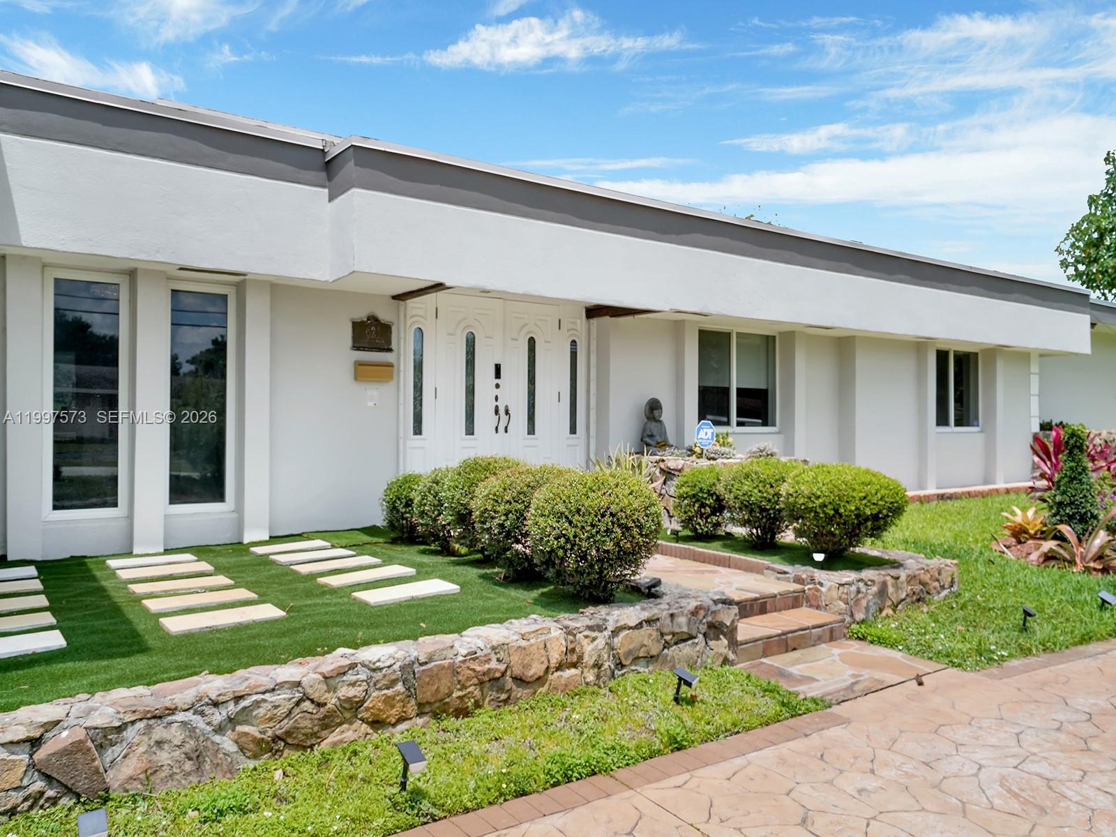 621 E Tropical Way Property Photo 1