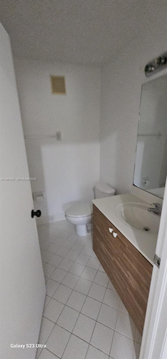 935 Ne 33rd Ter 204 Property Photo 25