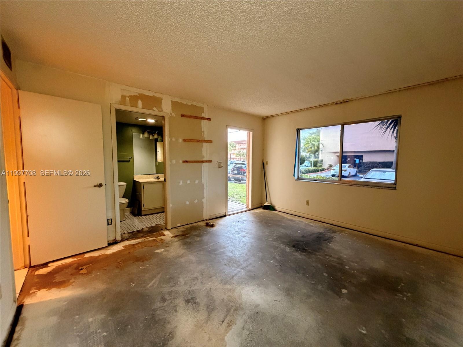 17000 Nw 67th Ave 115 Property Photo 24