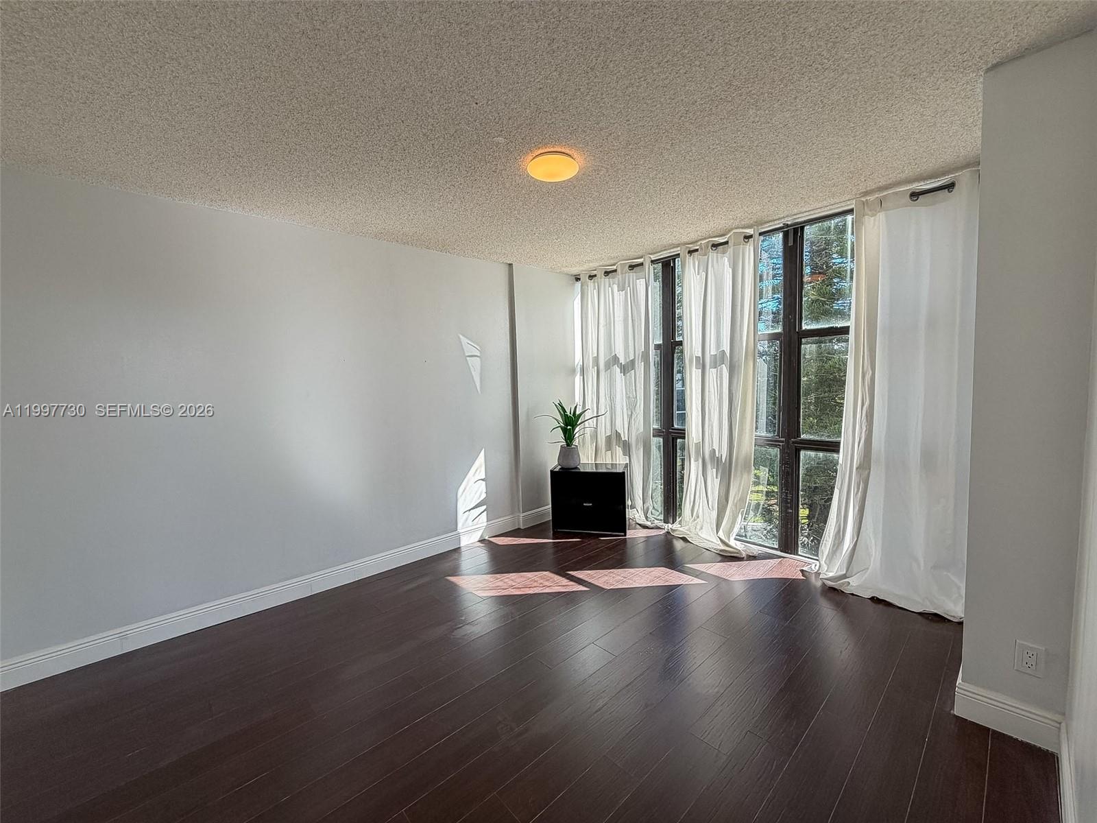 1000 Parkview Dr 531 Property Photo 15
