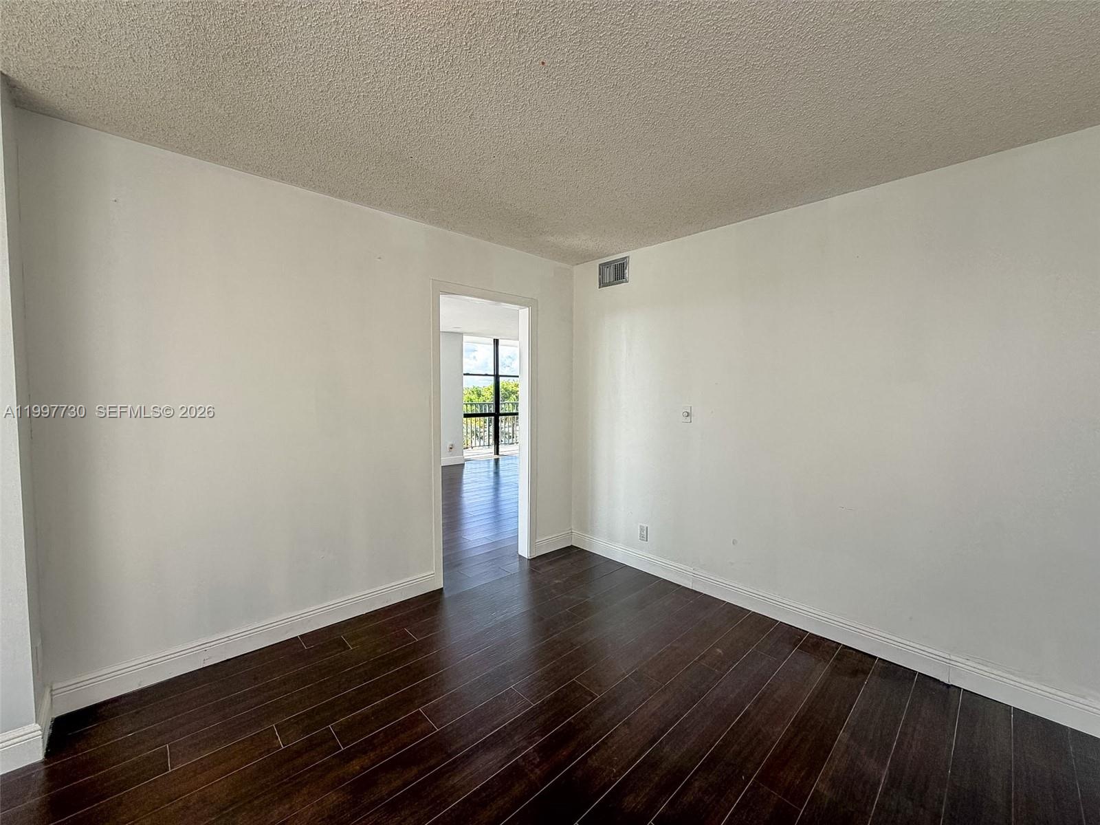 1000 Parkview Dr 531 Property Photo 16