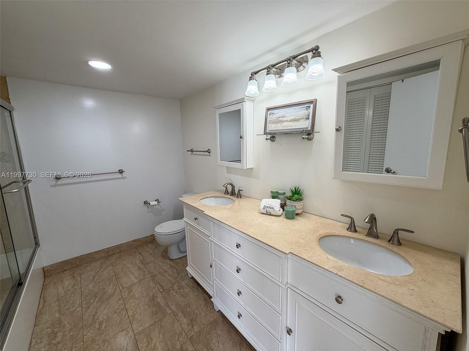 1000 Parkview Dr 531 Property Photo 20