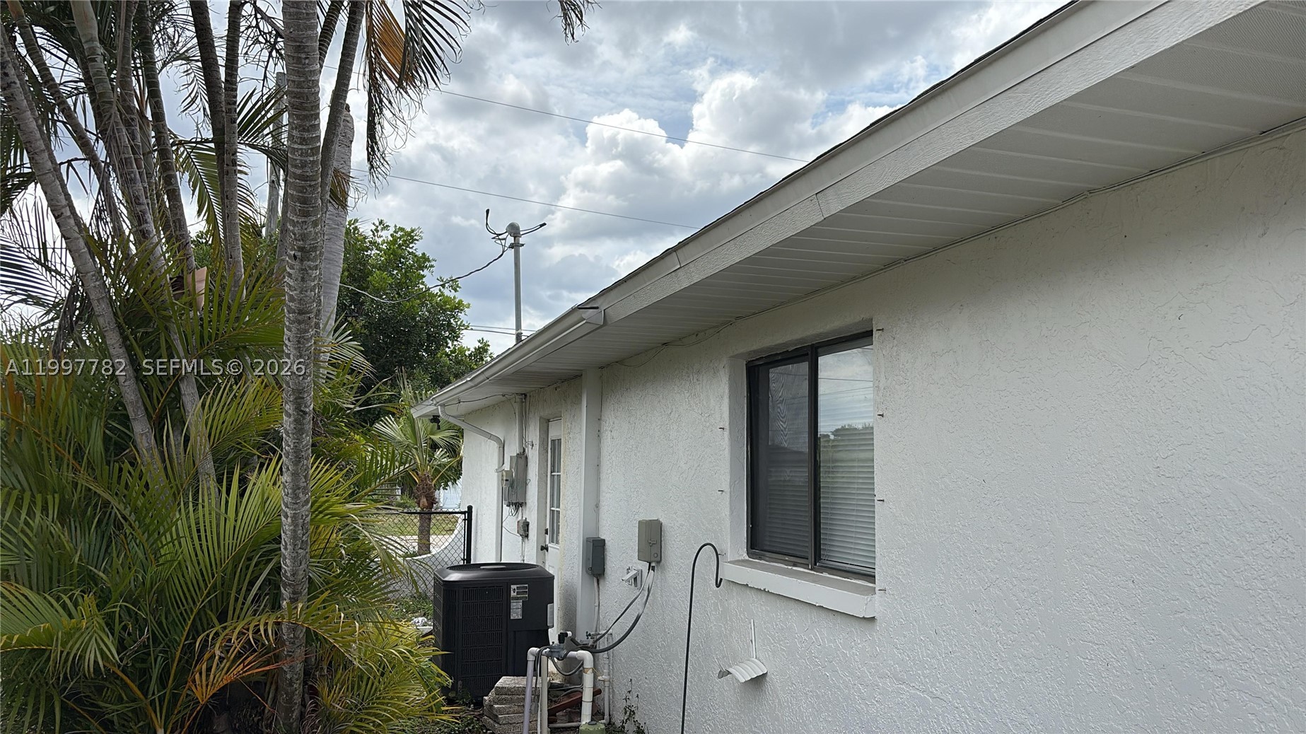 251 Sw 22 Place Property Photo 5