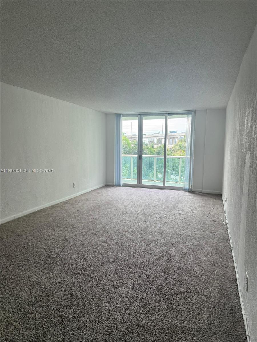 19380 Collins Ave 319 Property Photo 15