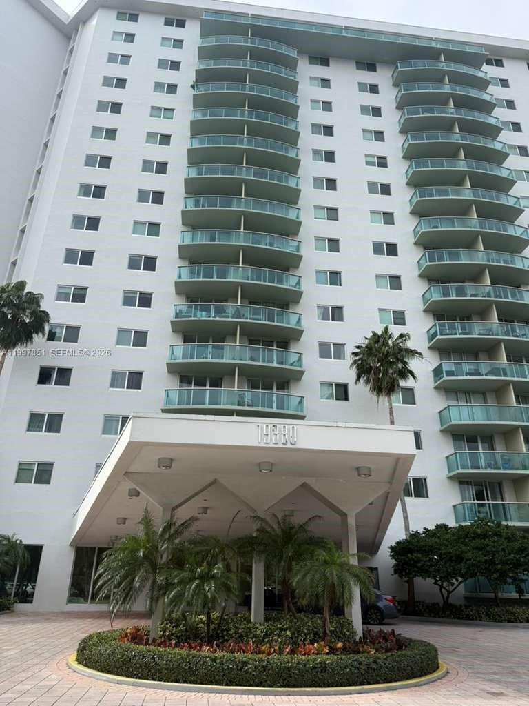19380 Collins Ave 319 Property Photo 26