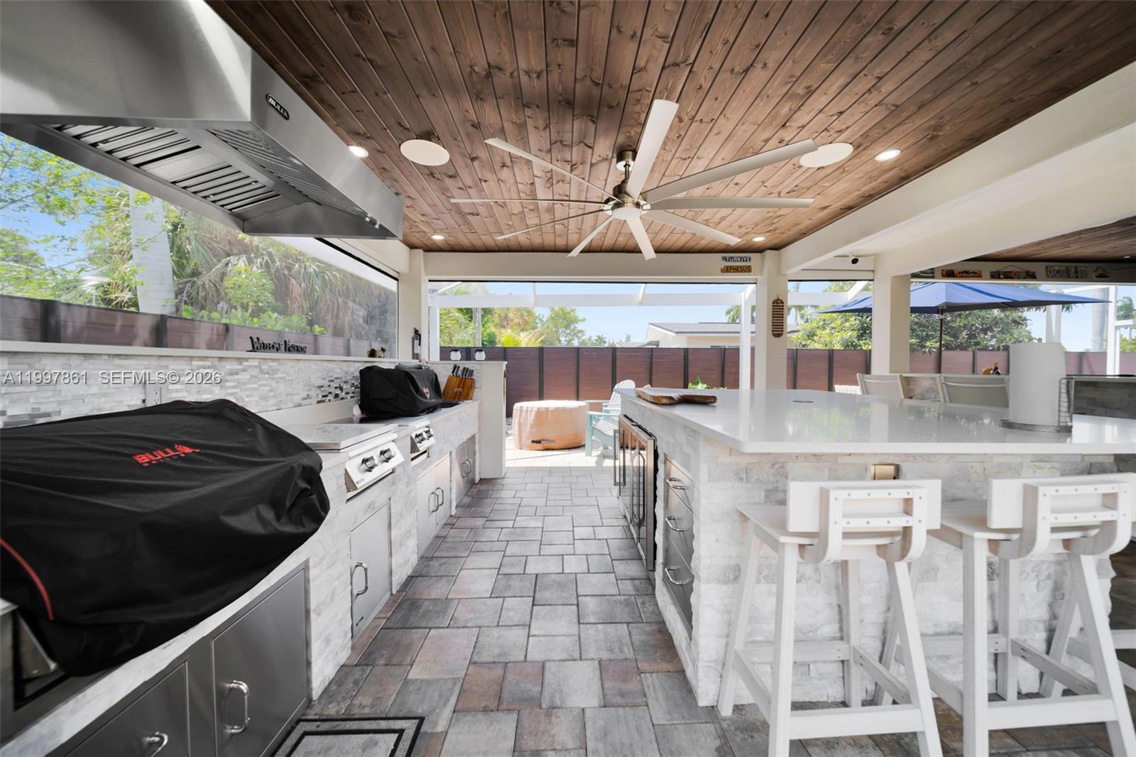 1574 Ricardo Property Photo 4