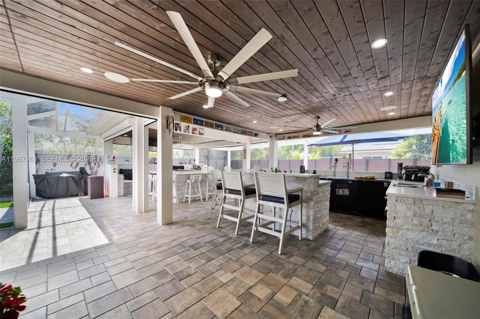 1574 Ricardo Property Photo 6