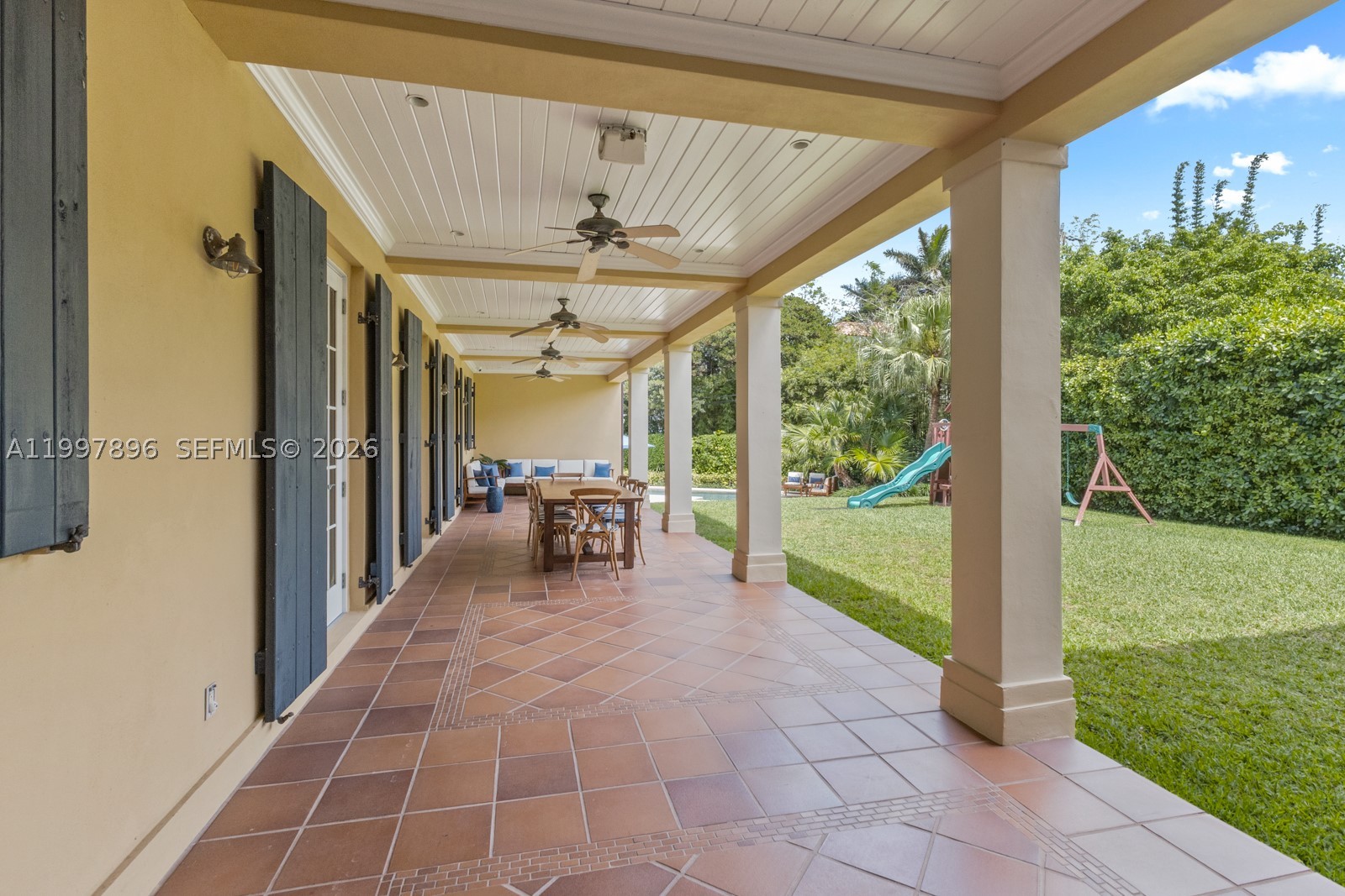 685 Harbor Ln Property Photo 15