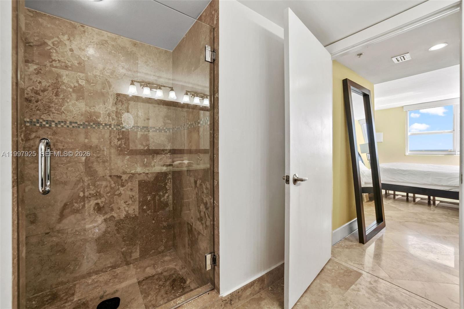650 West Ave 1104 Property Photo 14