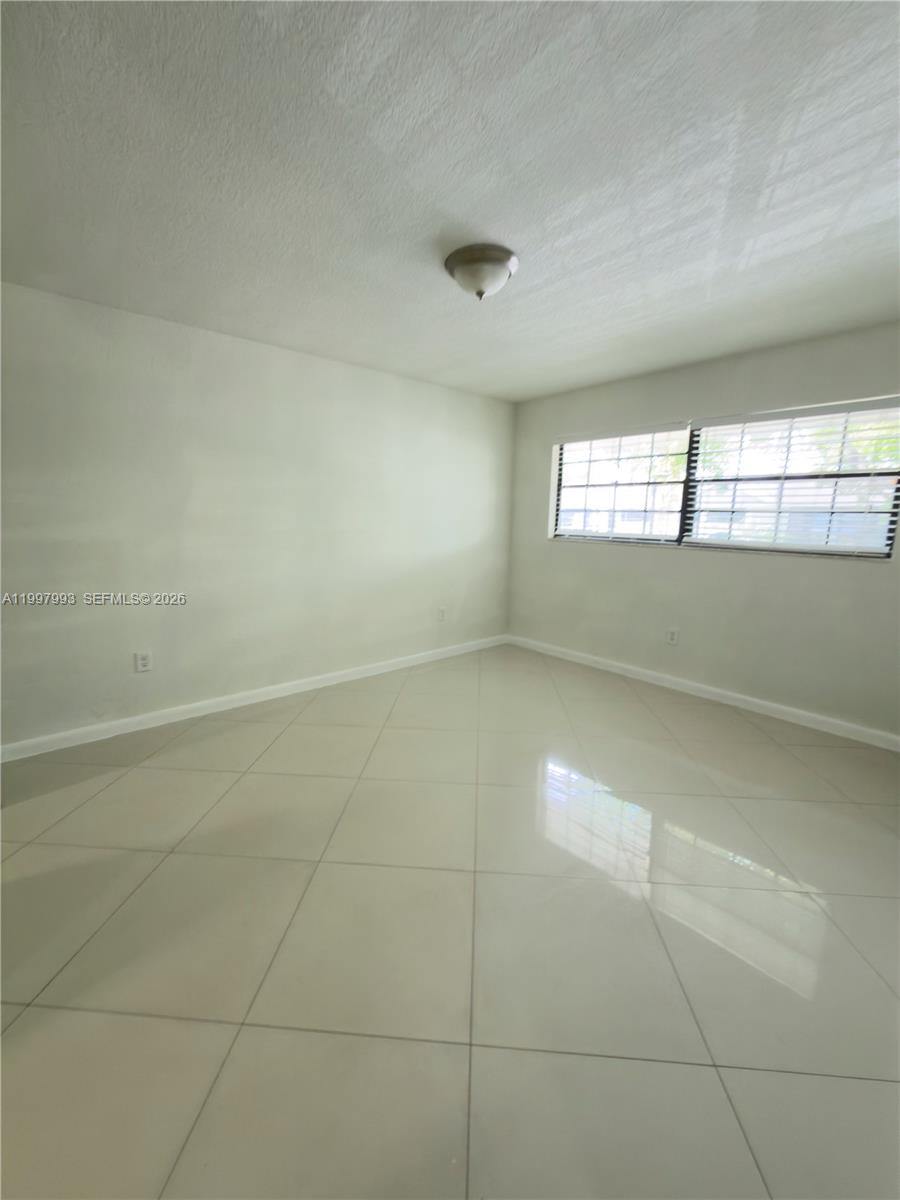 907 Ne 199th St 204 Property Photo 16